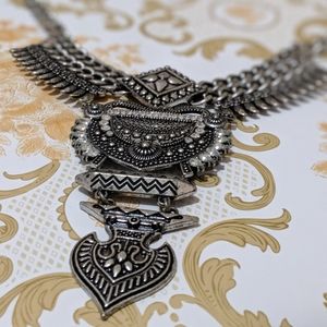 Statement necklace